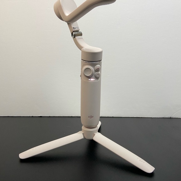 DJI OM 5 - Original Box Included + Built-In Selfie Stick - Picture 3 of 8